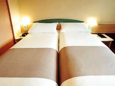 ***  Ibis Paris Gare Montparnasse Catalogne Hotel Frankrig